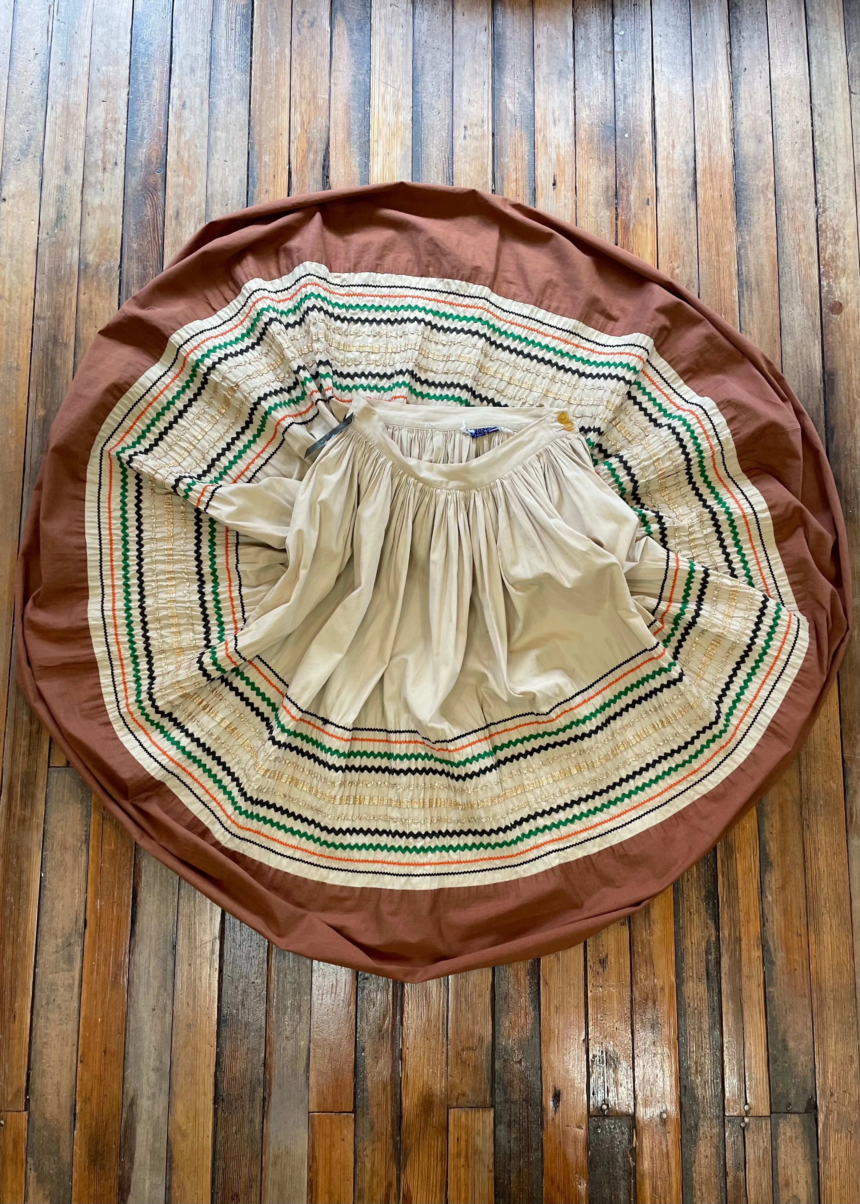 1950s Rick-Rack Browns Patio Skirt ~Circle~        w28