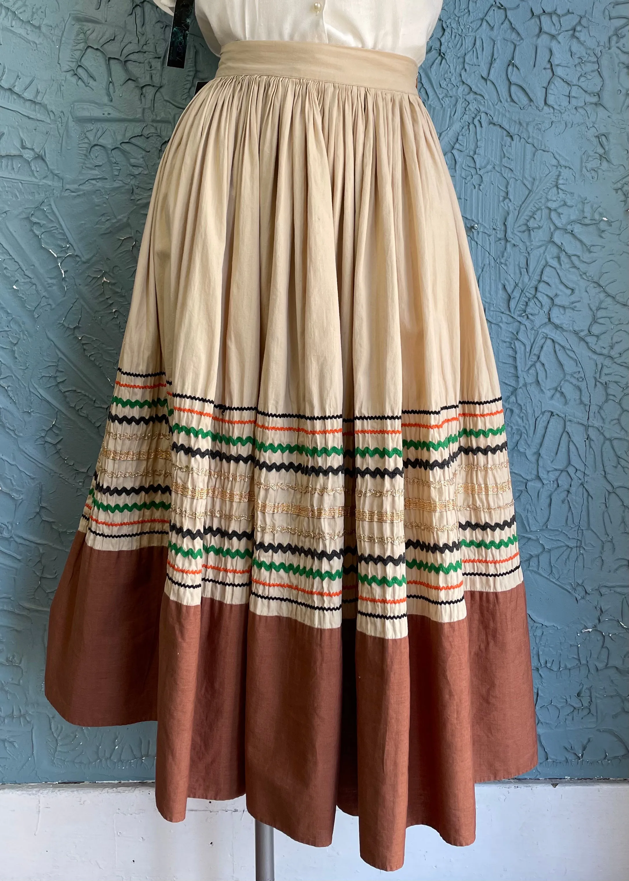 1950s Rick-Rack Browns Patio Skirt ~Circle~        w28