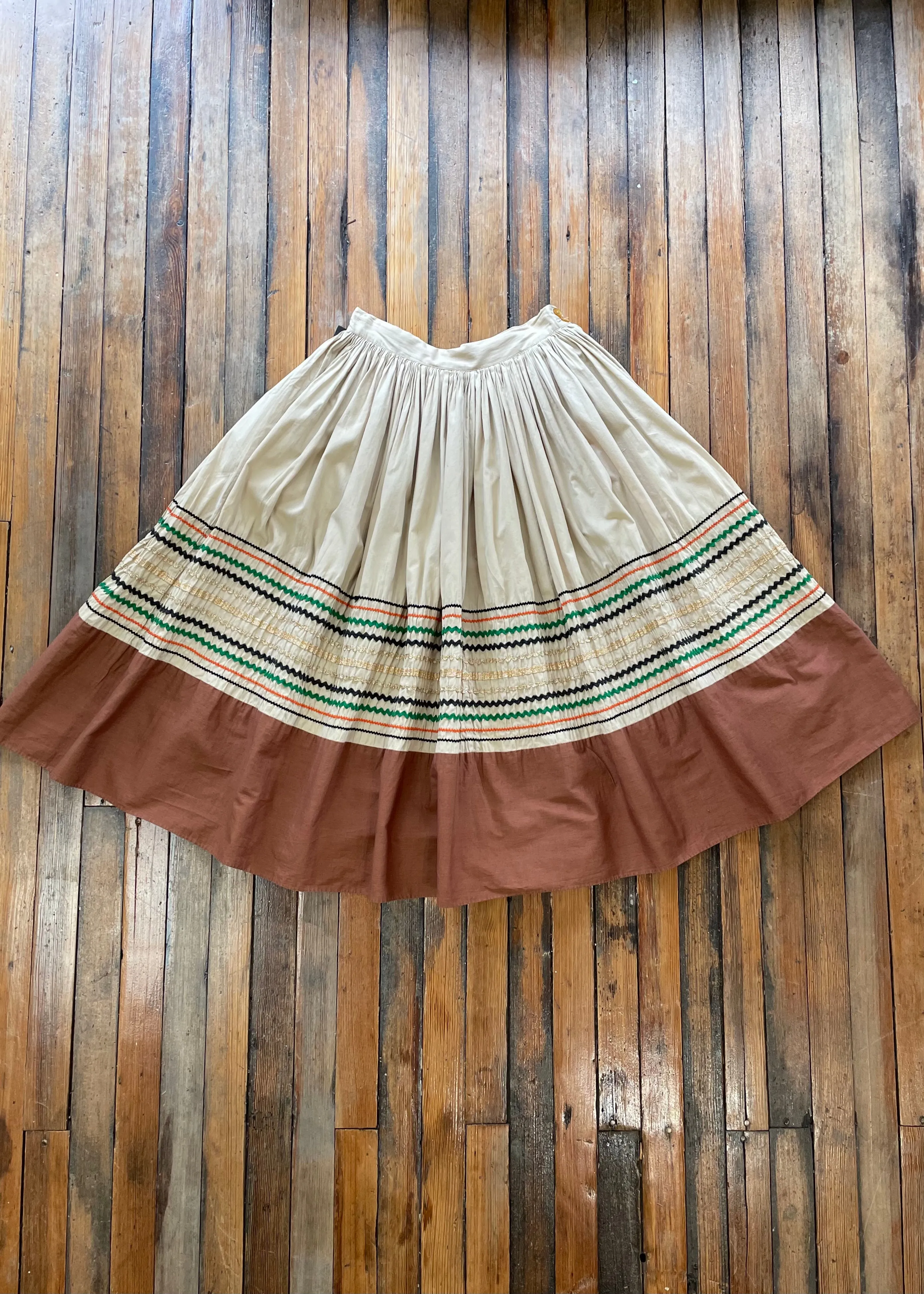 1950s Rick-Rack Browns Patio Skirt ~Circle~        w28