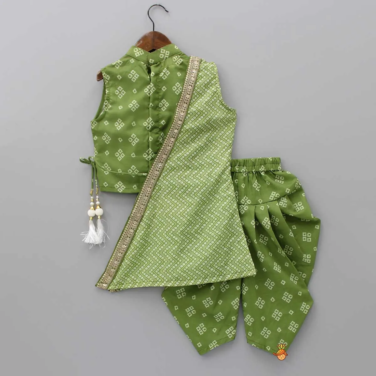 Bandhani Printed Green Top With Half Cape And Dhoti