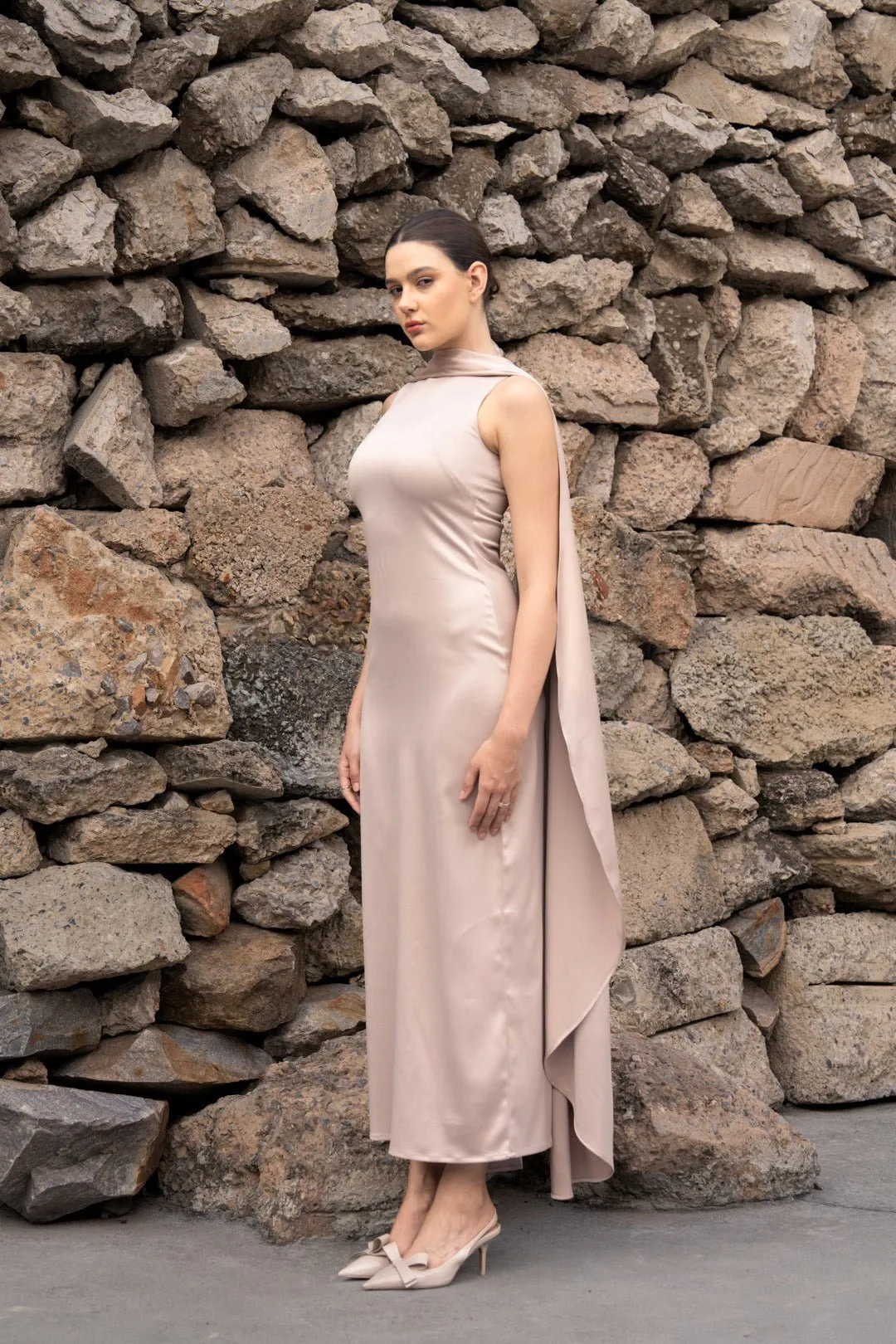 FLOWY SATIN DRESS WITH DETACHABLE CAPE
