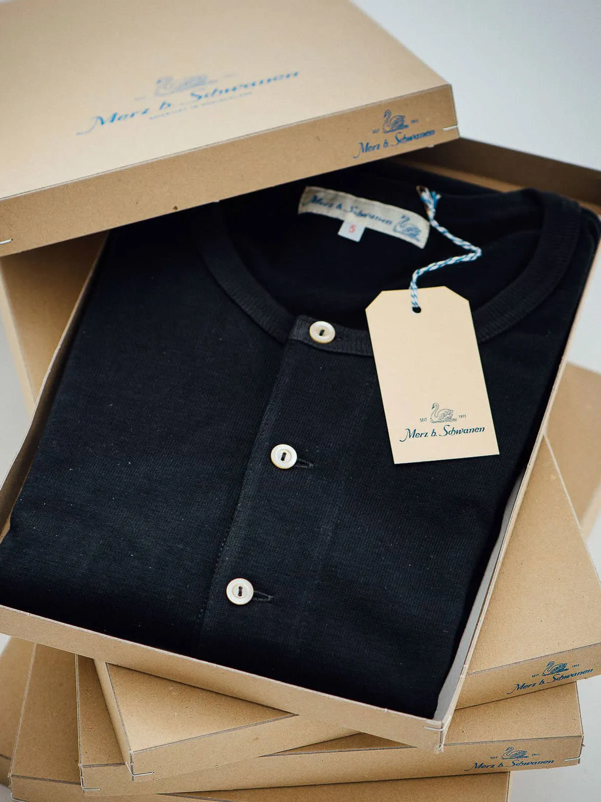 Merz b. Schwanen, 206 Loopwheeled Henley, 98 Charcoal